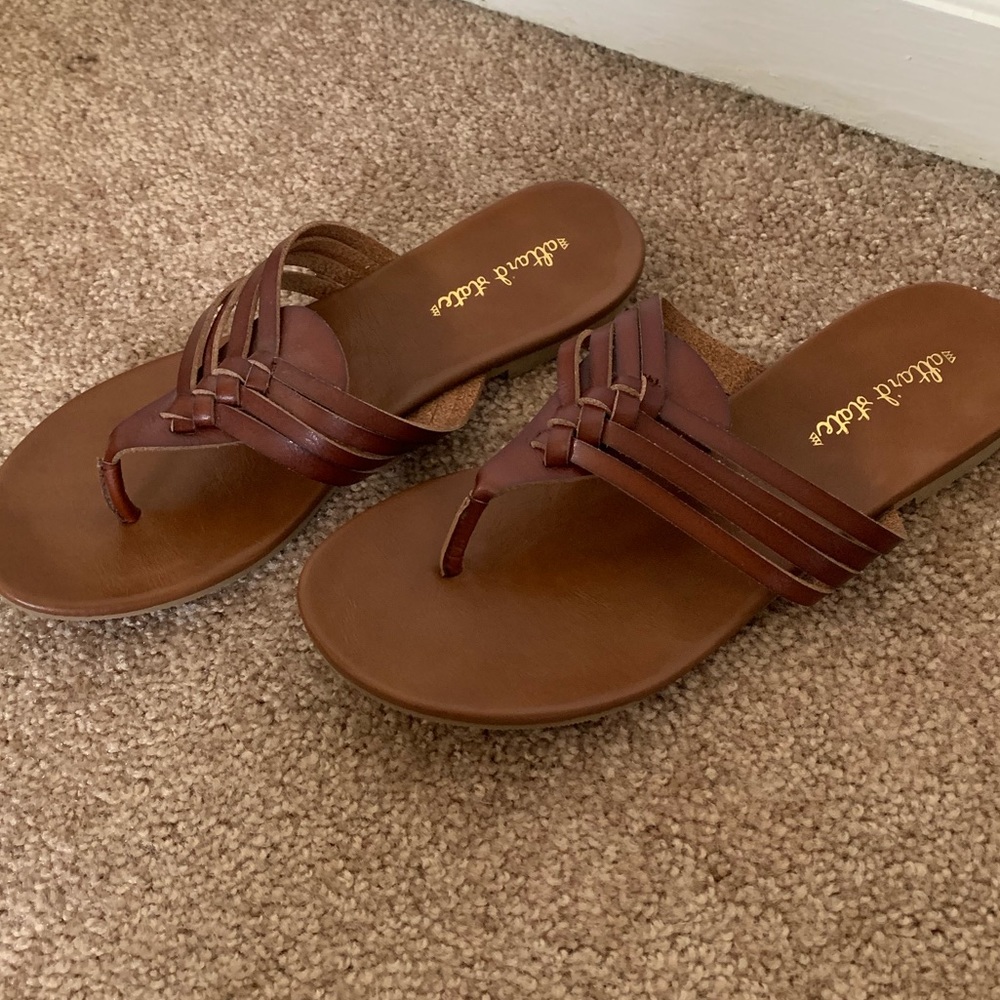 Mahogany Altar’d State sandals
